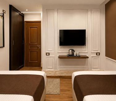 Pyramids Gardens House | New White Pyramids Inn