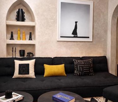 Bab Taghzout House | Riad 1810
