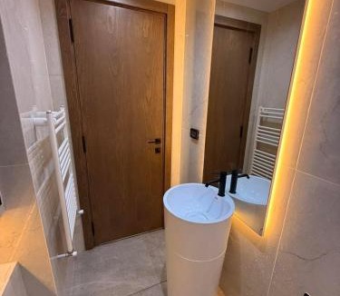 Nabeul Apartment | Appartement Luxe S2-900m-plage-Fibre-Smart TV-Parking privé