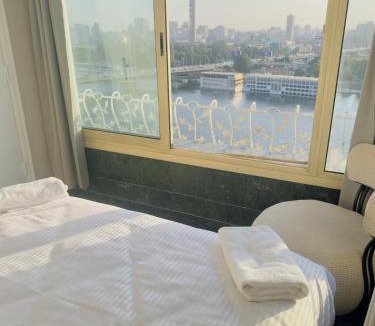 Downtown Cairo Apartment | Nilefront Elegance Apartment Between Zamalek & Downtown