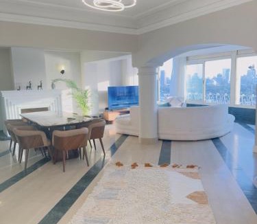 Downtown Cairo Apartment | Nilefront Elegance Apartment Between Zamalek & Downtown