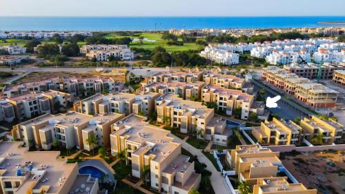 Marina Villa | Maison de luxe dans une résidence fermée avec Piscine communautaire & Free Parking,NR 63 à Marina