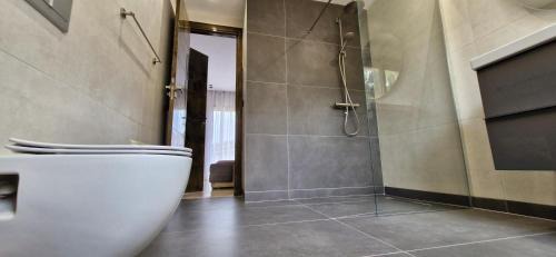 Marina Villa | Maison de luxe dans une résidence fermée avec Piscine communautaire & Free Parking,NR 63 à Marina