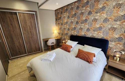Casablanca Apartment | The Twenty-Six Palmier by IB Signature - Design 1Bedroom Apt with Wifi, Parking, Self check-in, 24 x7 Security - City View with terrace - Walk to Cafes! City Centre, Tram