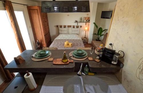 Cite El Habib Apartment | Cozy Studio with Rooftop Terrace & Cityscape Views