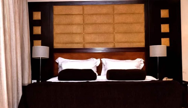 Owu Crown Hotel