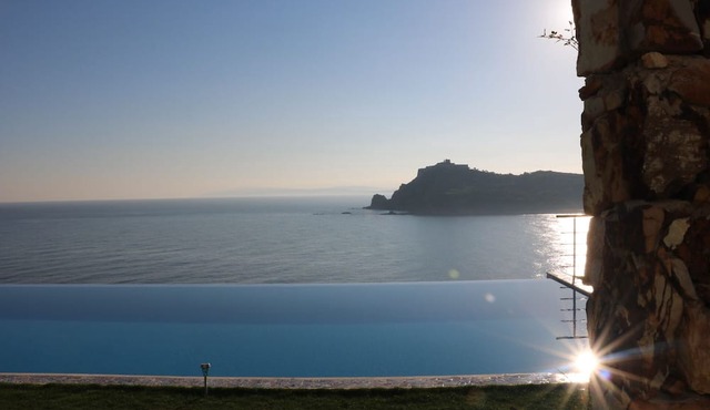 SEASIDE GUEST HOUSE WITH STUNNING VIEW, UNIQUE IN THE MEDITERRANEAN in Tabarka
