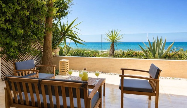 Marsa Cube House – Beachfront Living in La Marsa