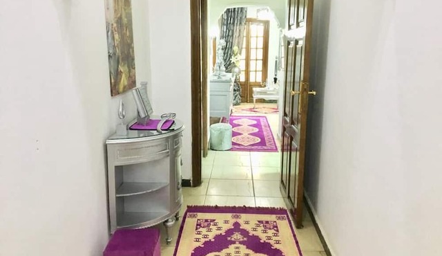 One bedroom apartment city views local to Airport