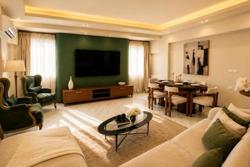 Amazing 3BR centrally located Apt in Mohandessin in Cairo
