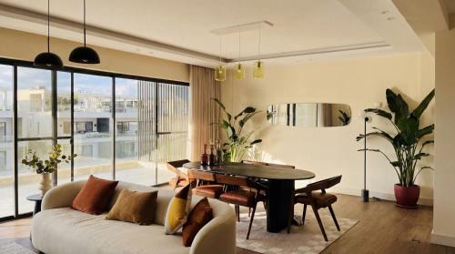 Penthouse w/Private Rooftop Pool & Lake Views