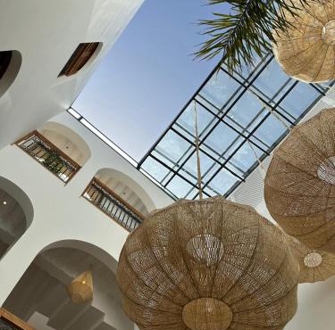 Private Riad Loulou Zitoun - rooftops - 2 pools - 4 rooms