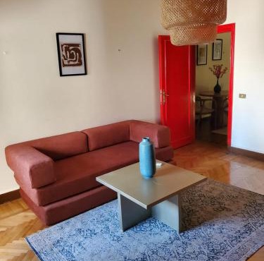 elegant 1 BR apr in the Center of downtown